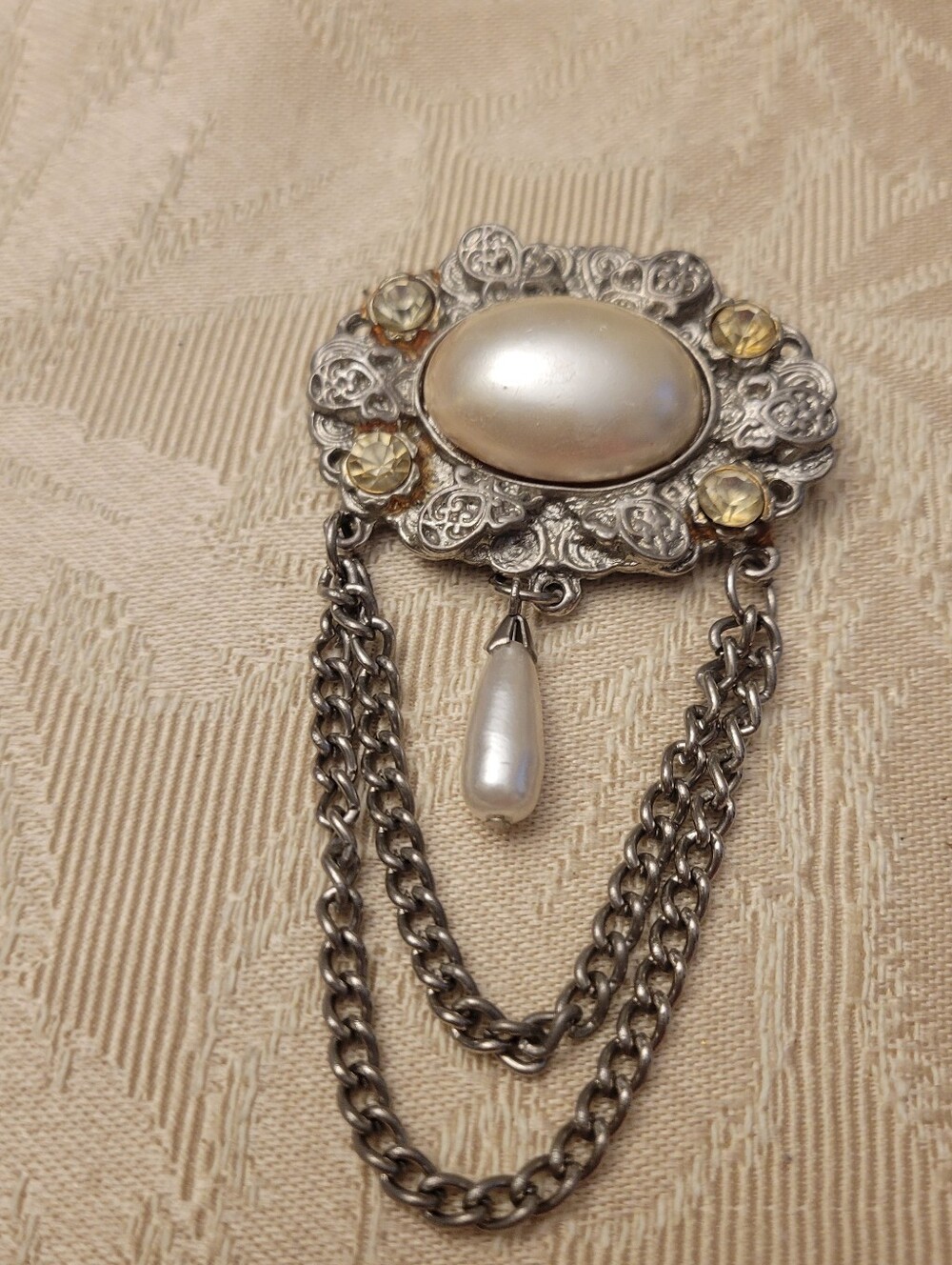 Vintage-Inspired Silver Pearl Drop Brooch with Yellow Crystal Accents Art Deco